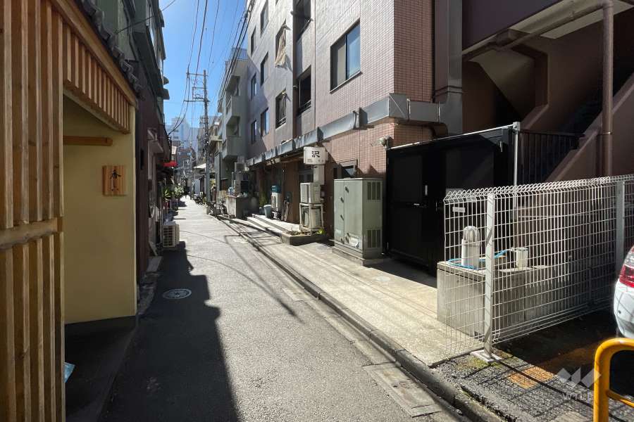 敷地東側の前面道路