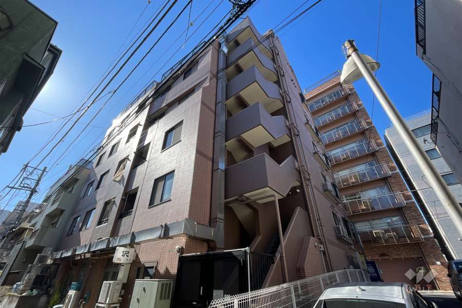 カインドステージ四谷三丁目の外観（北東側から）