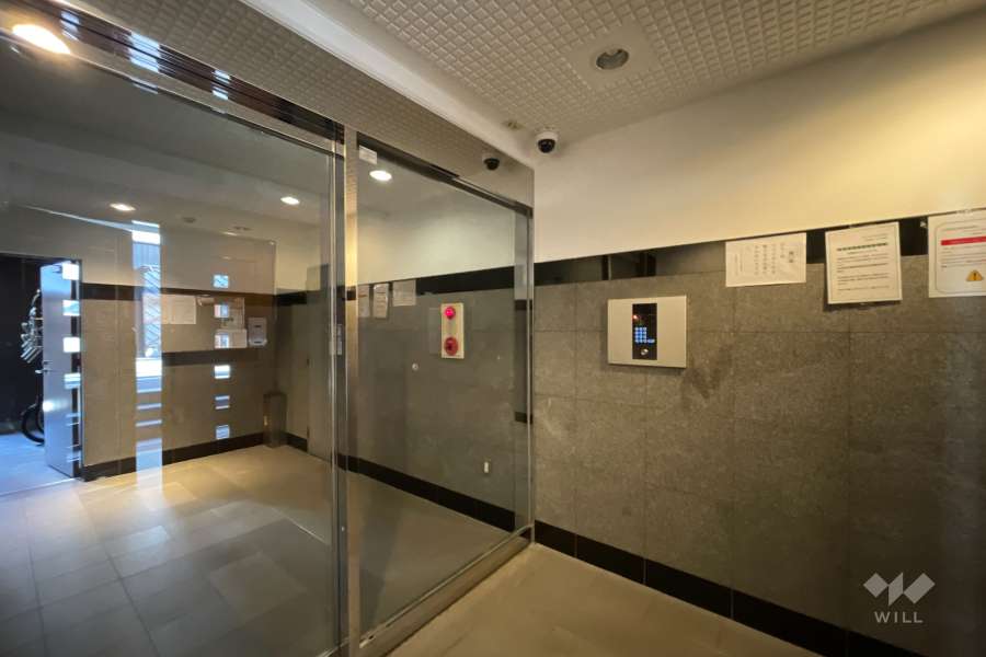 エントランスはオートロック付きです。