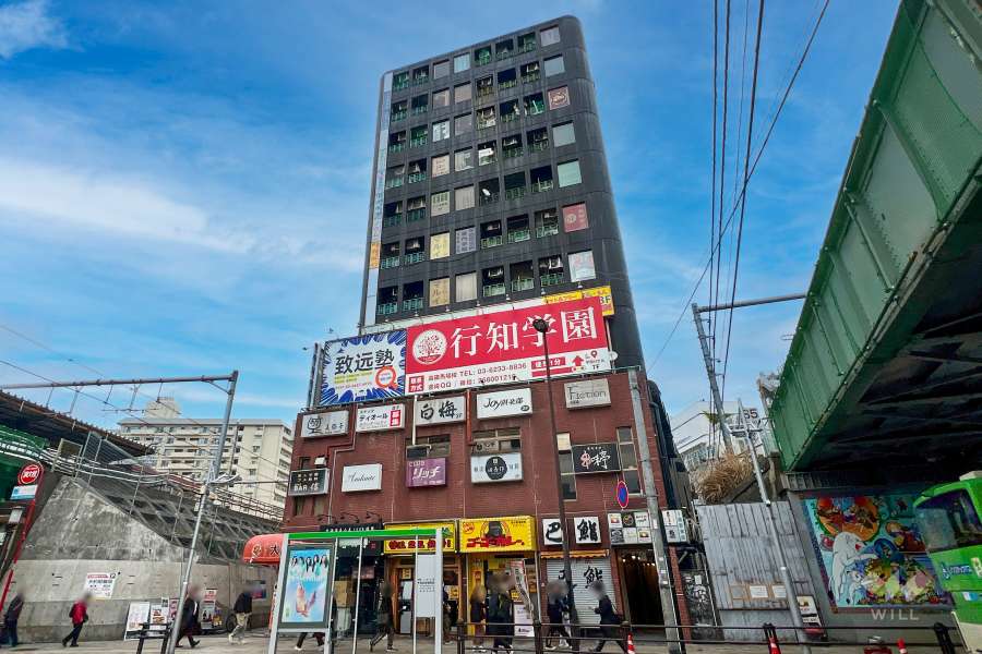 タックイレブン高田馬場の外観（南側から）