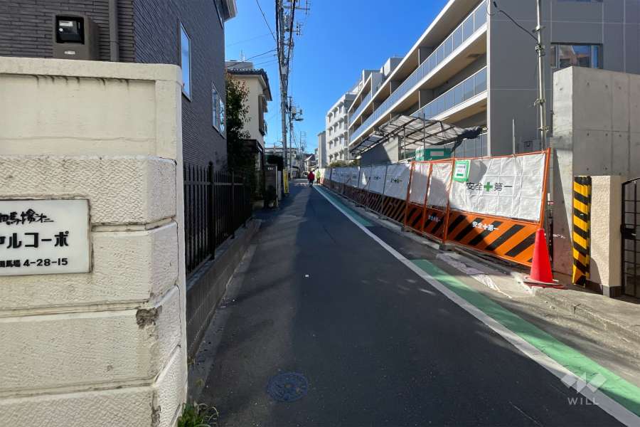 敷地西側の前面道路　