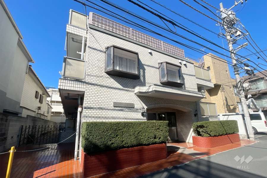 パールマンション高田馬場の外観（南東側から）