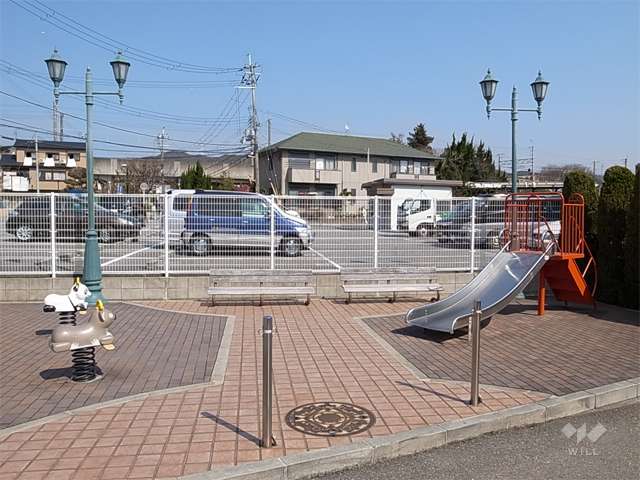 エントランスの前にあるプレイロット