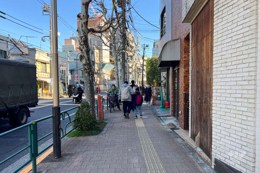 敷地北西側の前面道路　