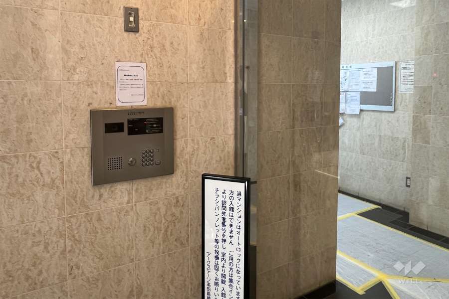 エントランスはオートロック付きです。