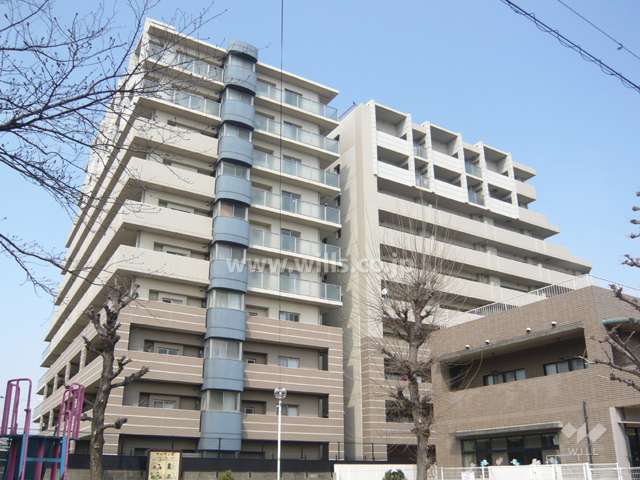 パレ尼崎マスターズプレイスの外観（東側から）