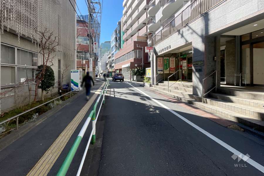 敷地南東側の前面道路
