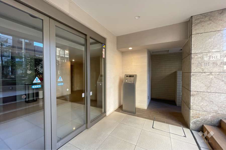 エントランスはオートロック付きです。