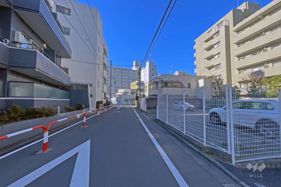 敷地の東側前面道路（北側から）