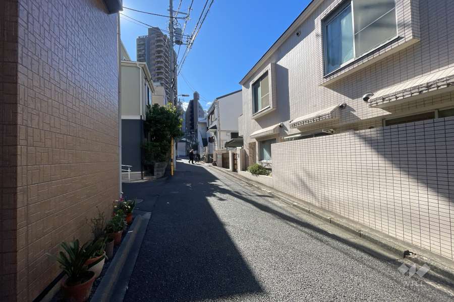 敷地東側の前面道路