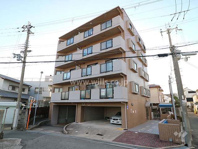 エスト塚口ビューズの外観（北東側から）