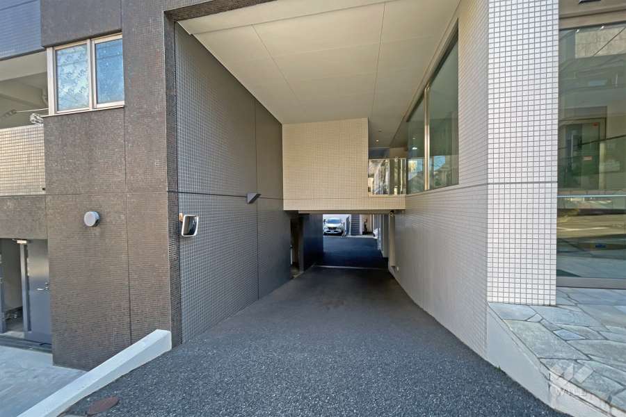 駐車場の出入り口（屋内平面式）