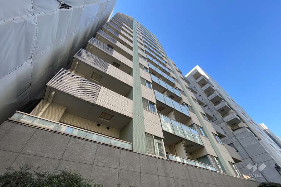 フォルム四谷外苑東の外観（南東側から）