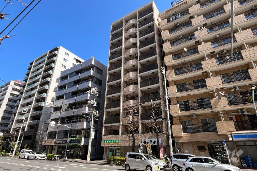 ライオンズマンション山吹町の外観（南西側から）