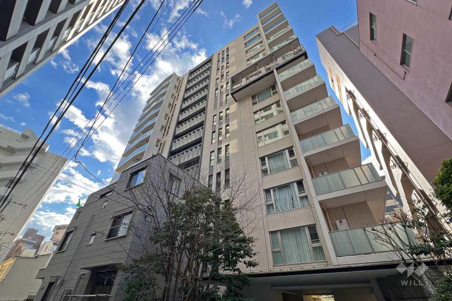 プレミスト新宿山吹の外観（東側から）