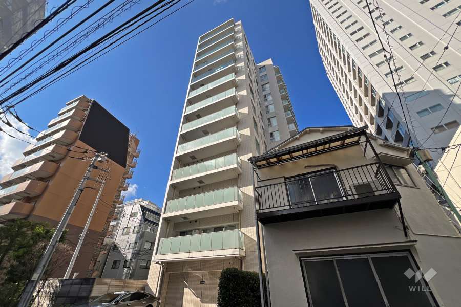 プレミスト新宿山吹の外観（南東側から）