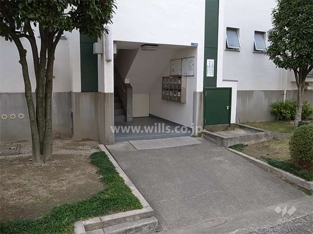 住戸入り口と共用ポスト