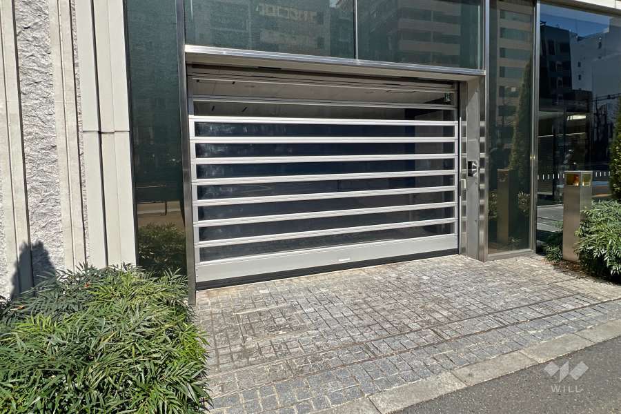 敷地内駐車場（屋内平面式）の出入り口