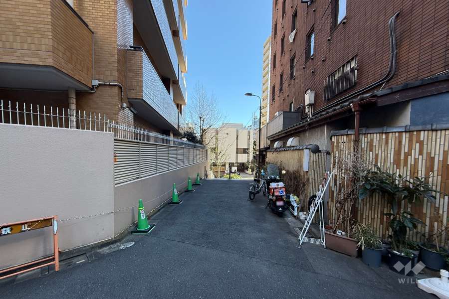 敷地南側の前面道路