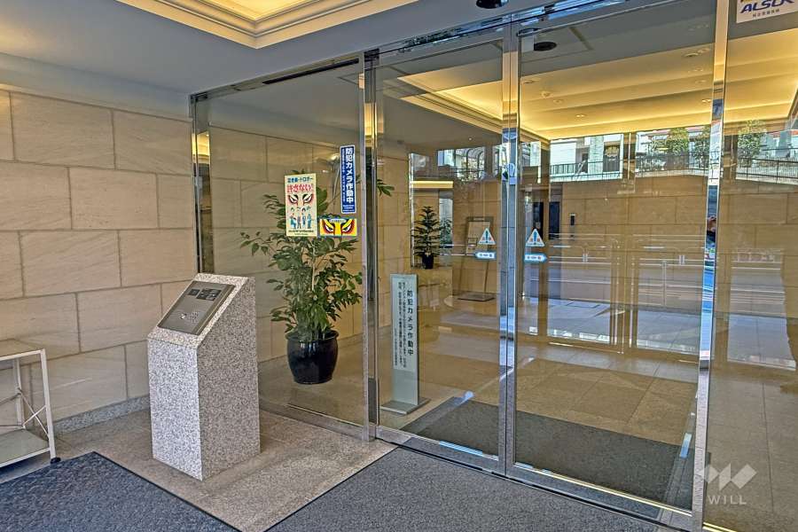 エントランスはオートロック付きです。