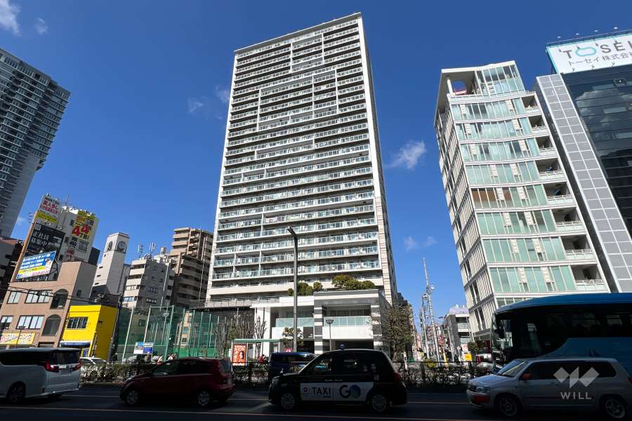 ライオンズ四谷タワーゲートの外観（南東側から）