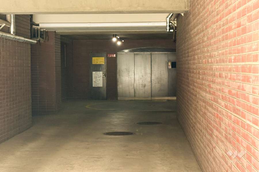 敷地内駐車場（屋内機械式）