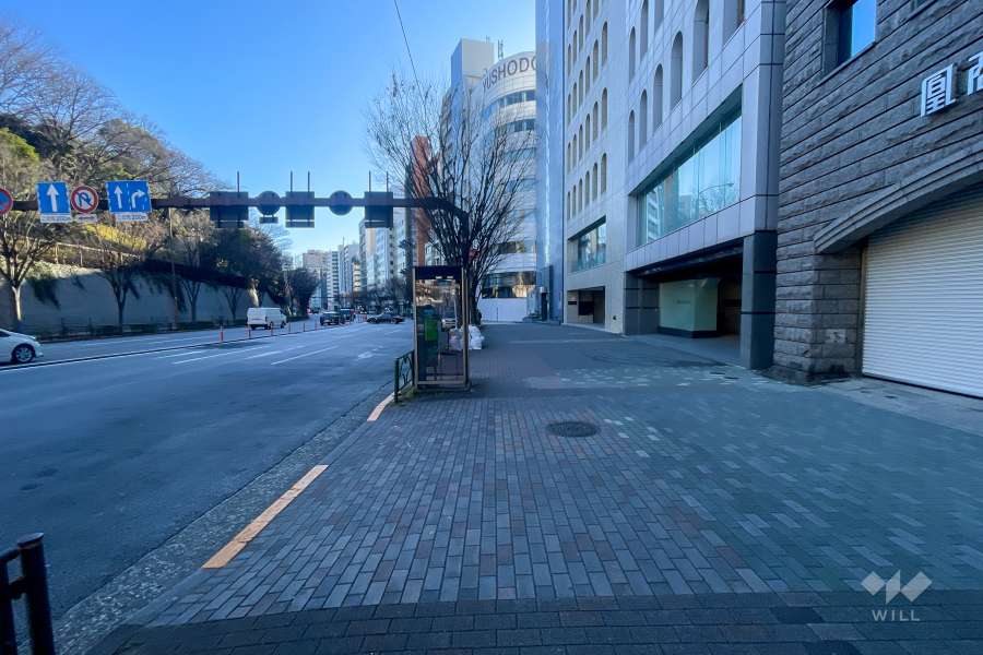 敷地北東側の前面道路