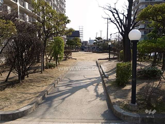 敷地中央にある広場