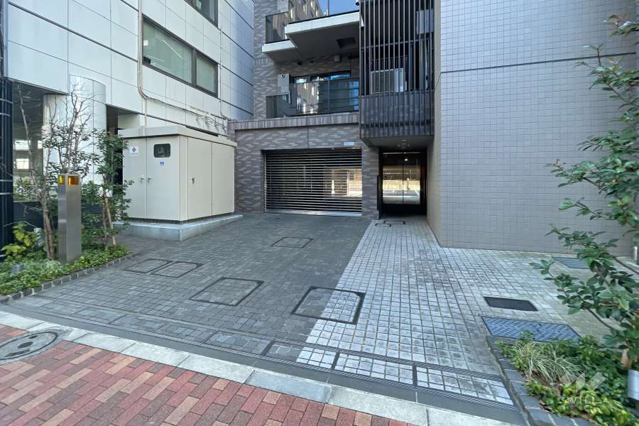 駐車場出入り口（リングシャッター付き）