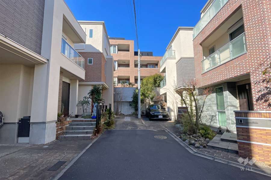 ライオンズガーデン四谷津の守坂の外観（南東側から）