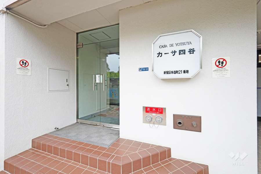 北側エントランス