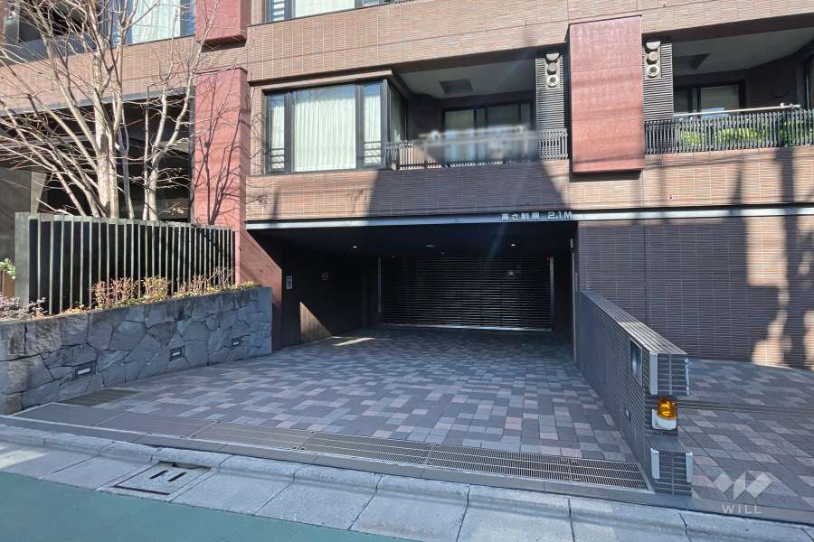 駐車場の出入り口（リングシャッター付き）