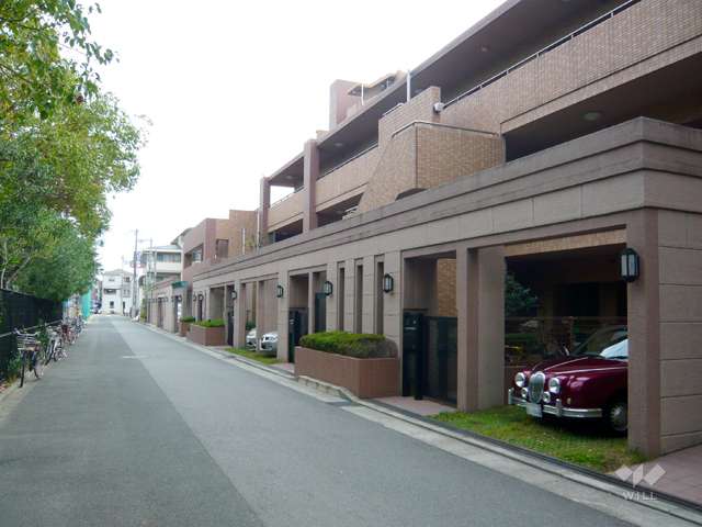 敷地の北側の前面道路