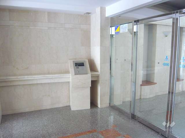 エントランスはオートロック付きです。