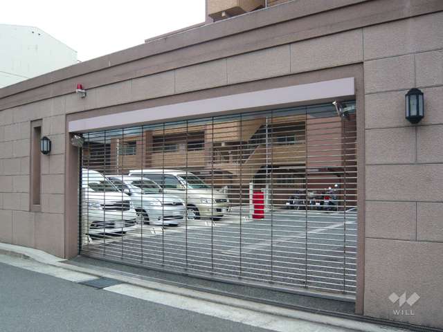 敷地内駐車場（出入口はリングシャッター付きです）