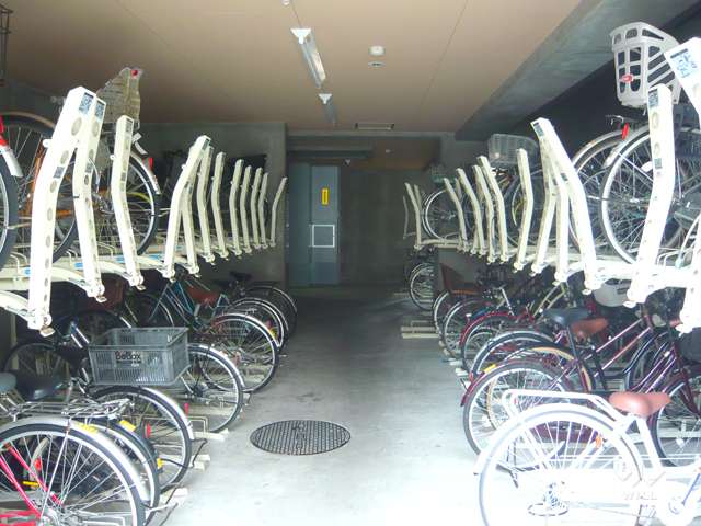 屋内にある駐輪場