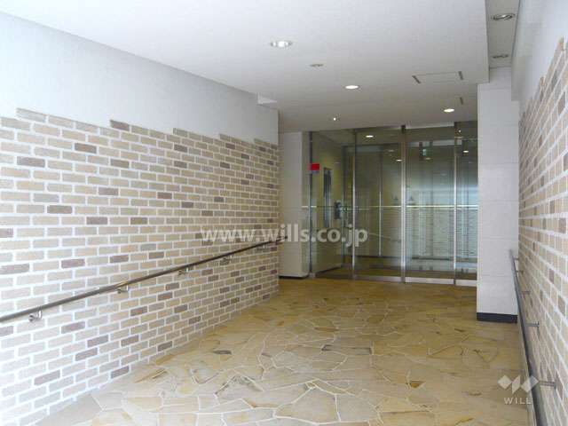 エントランスはオートロック付きです。