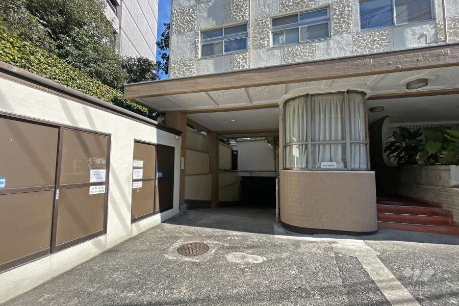 駐車場の出入り口