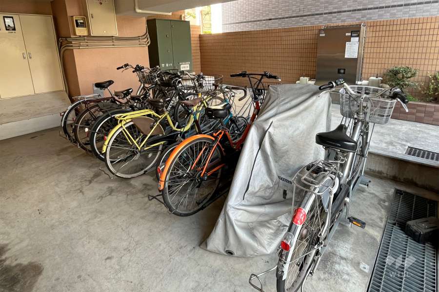 屋内に設けられた駐輪場