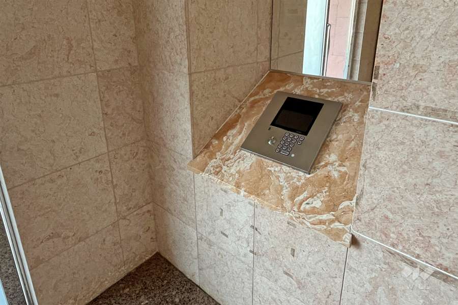 エントランスはオートロック付きです。