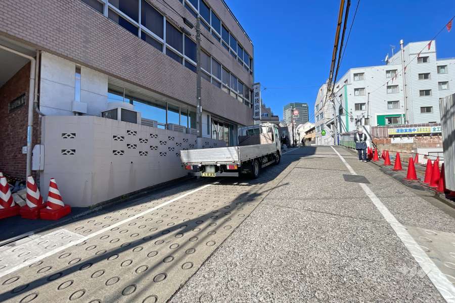 敷地北東側の前面道路