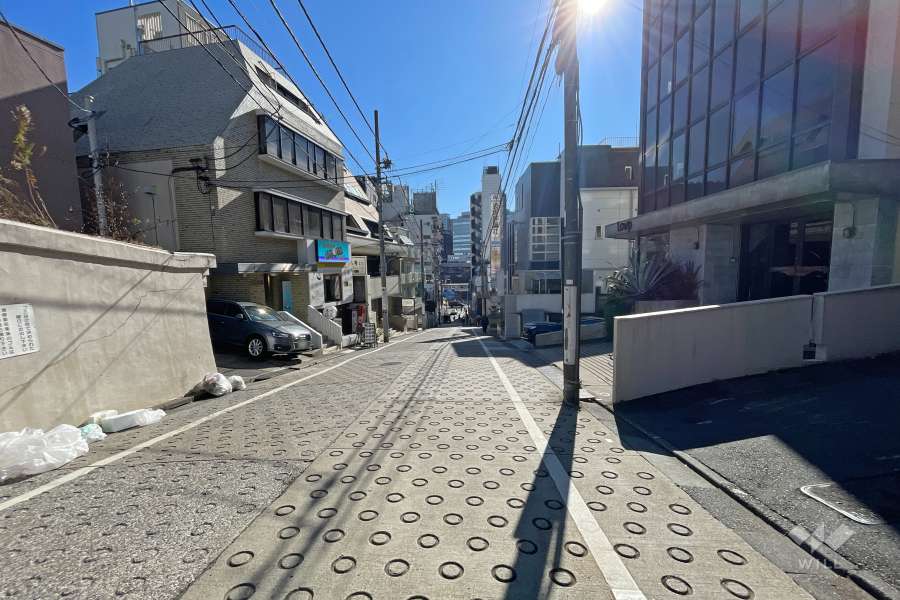 敷地北東側の前面道路　