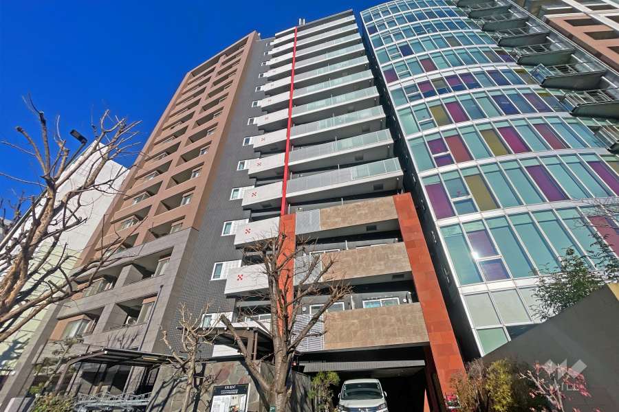 エステムプラザ市谷外濠公園の外観（南東側から）