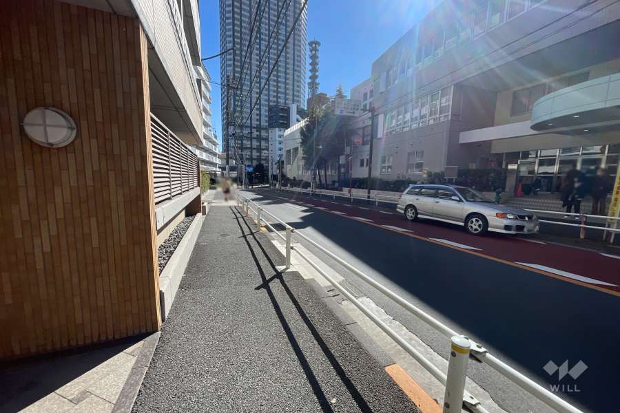 敷地南側の前面道路