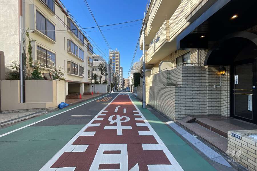 敷地南側の前面道路