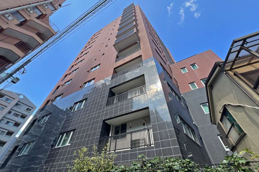 パークホームズ市谷薬王寺セントガレリアの外観（南側から）