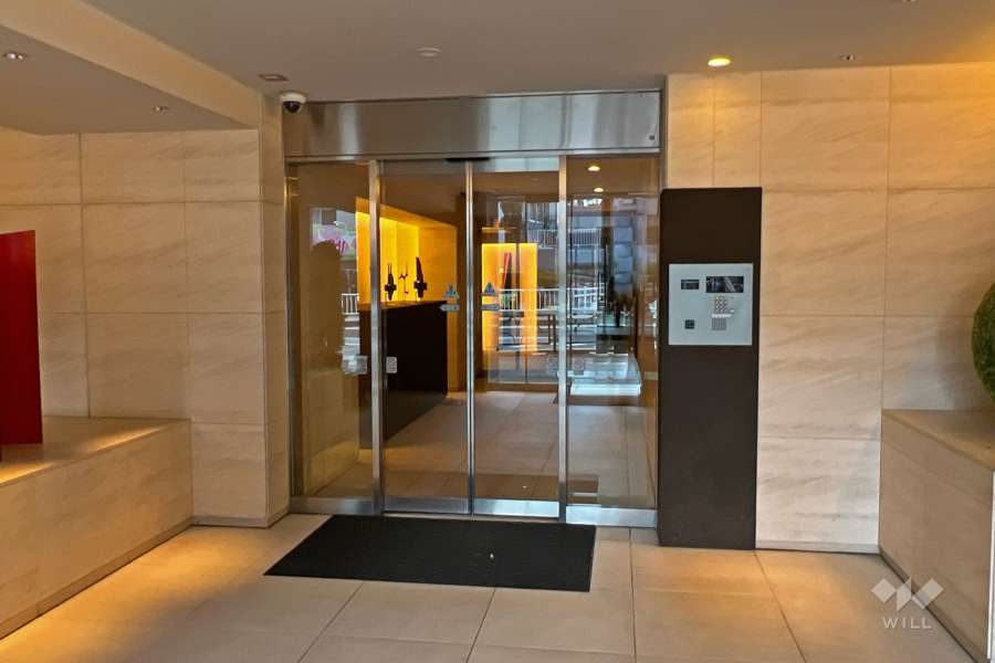 エントランスはオートロック付きです。