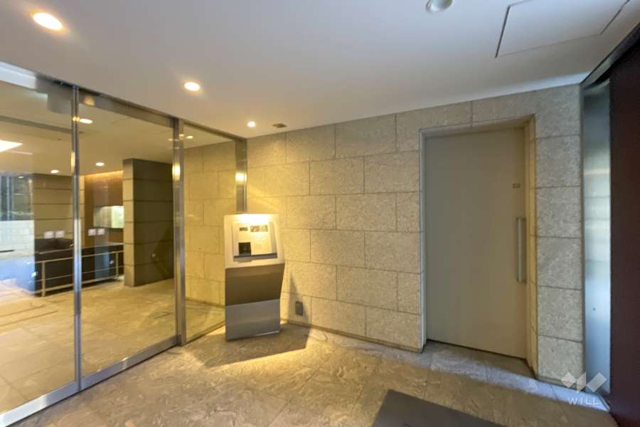 エントランスはオートロック付きです。