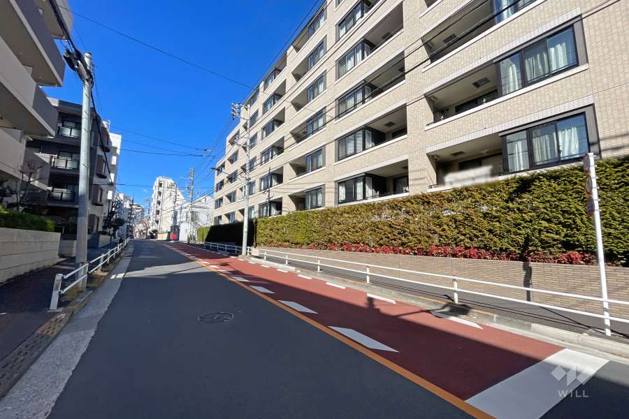 敷地南側の前面道路