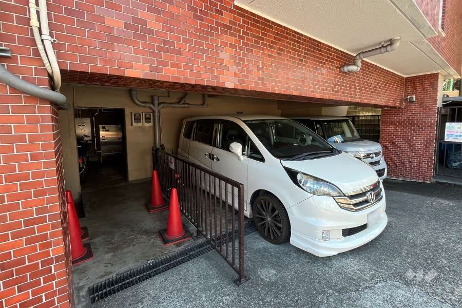 敷地内駐車場（屋内平面式）